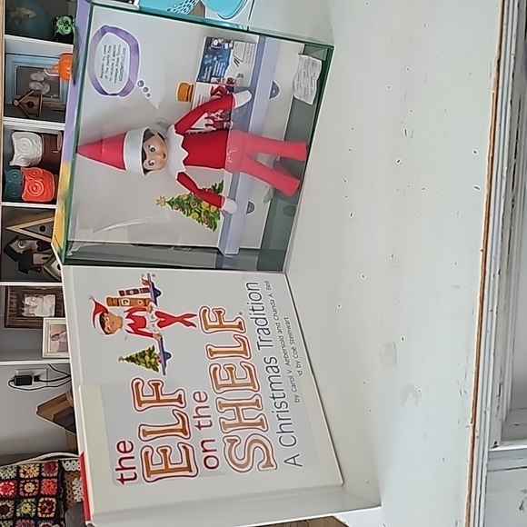 Elf on a shelf - Picture 2 of 3
